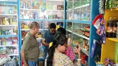 Photo of व्यवसायियों की मंशा के अनुरूप सदर अनुमंडल की प्रवर्तन टीम ने दो दुकानों में छापेमारी कर व्यापक अनियमितता देखी