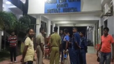 Photo of जिला अस्पताल में मरीज के परिजनों ने सुरक्षाकर्मियों और राज्य पुलिस एसपीओ जवानों पर हमला कर दिया