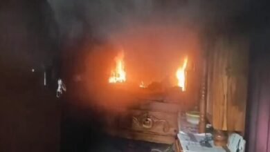 Photo of भयानक आग में रूम का फर्नीचर जल गया