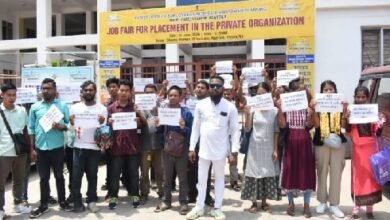 Photo of जेआरबीटी ग्रुप डी परीक्षा परिणाम जारी करने में असमर्थ, नौकरी के इच्छुक अभ्यर्थी विरोध में धरने पर बैठे