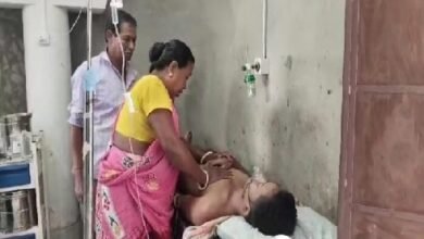 Photo of घर में बिजली का काम करते समय करंट लगने से एक युवक की दर्दनाक मौत हो गई