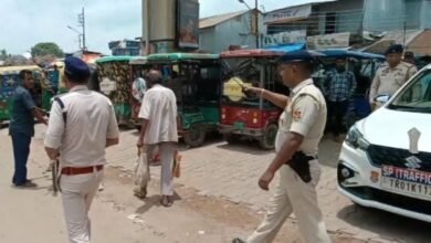 Photo of अगरतला शहर में भीड़भाड़ कम करने के लिए ट्रैफिक पुलिस ने पुलिस अधीक्षक के नेतृत्व में एक अभियान चलाया