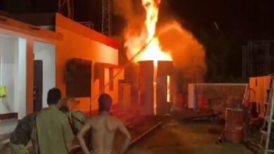 Photo of बिजली विभाग के 132 केबी सब स्टेशन में भीषण आग लग गयी