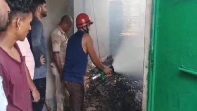Photo of भीषण आग में पोल्ट्री फार्म जलकर राख हो गया