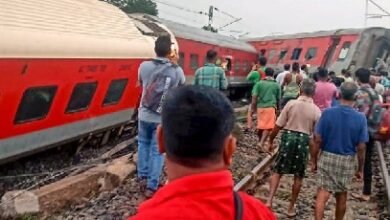 Photo of झारखंड में हावड़ा-सीएसएमटी एक्सप्रेस पटरी से उतरी, 2 की मौत, 20 घायल
