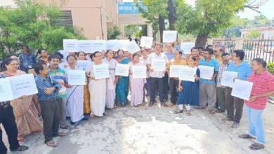 Photo of राज्य सरकार ने नोटिस जारी कर स्वास्थ्य विभाग के अनियमित कर्मचारियों के नियमितीकरण की प्रक्रिया पर लगाया ताला, जताया विरोध