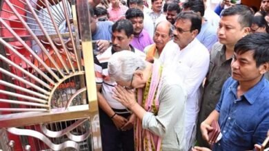 Photo of यशु देववर्मा त्रिपुरेश्वरी मंदिर गए और पूजा की