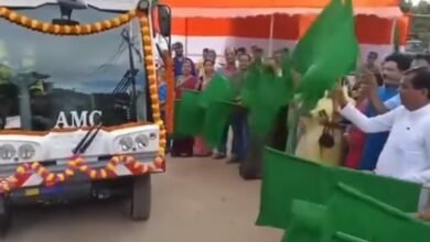 Photo of शहर को सुंदर बनाए रखने के लिए अगरतला पूर्णिगम का कचरा संग्रहण वाहन