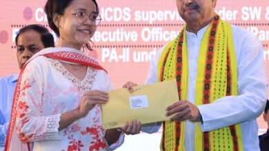 Photo of त्रिपुरा लोक सेवा आयोग में चयनित नौकरी प्राप्तकर्ताओं के हाथों में नियुक्ति पत्र, वर्तमान राज्य सरकार पारदर्शिता के साथ काम करने को लेकर आश्वस्त है: मुख्यमंत्री