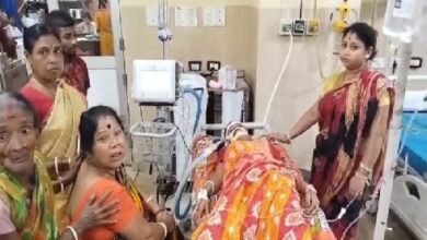 Photo of चलती बाइक से गिर गया एक गृहिणी मौत से जूझ रही है