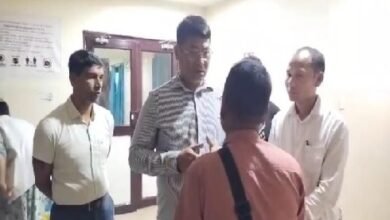 Photo of बदमाशों ने युवक की रॉड से पीट-पीटकर हत्या कर दी, मंत्री पहुंचे अस्पताल