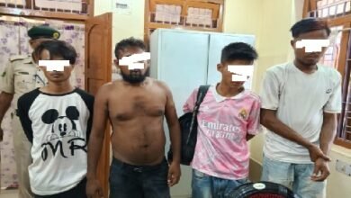 Photo of इलाके के जागरूक लोगों ने चार नशे के सौदागरों को पकड़कर पुलिस के हवाले कर दिया