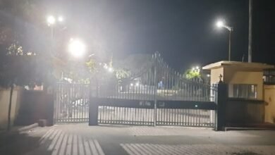 Photo of बांग्लादेश में कानून-व्यवस्था की स्थिति को देखते हुए बीएसएफ भारत से लगती बांग्लादेश की सभी सीमाओं पर हाई अलर्ट जारी कर रही है