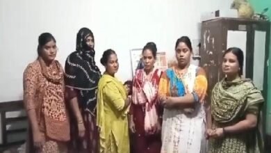 Photo of पुलिस ने एयरपोर्ट से दो बच्चों समेत 8 बांग्लादेशी नागरिकों को उठाया है