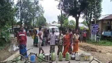 Photo of पंचायत चुनाव के दिन पानी के लिए ग्रामीणों ने सड़क जाम कर दिया