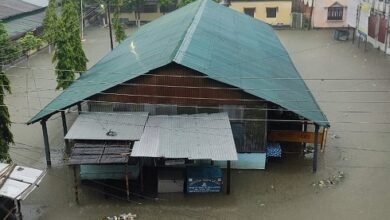 Photo of भारी बारिश के कारण अगरतला कोर्ट की लाइब्रेरी समेत कई कमरों में पानी भर गया है, काम रोक दिया गया है