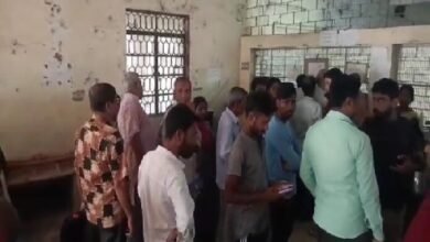 Photo of प्रीपेड रिचार्ज नहीं करा पाने पर ग्राहकों ने बारादोवाली विद्युत निगम कार्यालय पर प्रदर्शन किया