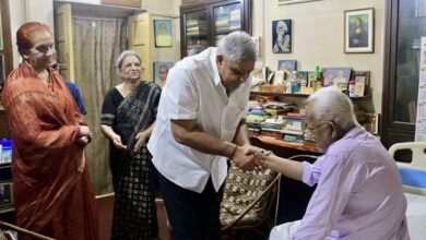 Photo of उपराष्ट्रपति ने पश्चिम बंगाल के पूर्व मुख्यमंत्री श्री बुद्धदेव भट्टाचार्य के निधन पर गहरा शोक व्यक्त किया