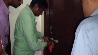 Photo of भूमि अधिग्रहण का पैसा नहीं चुकाने के कारण सिपाहीजला के अतिरिक्त जिला कलेक्टर के कार्यालय को सील कर दिया गया