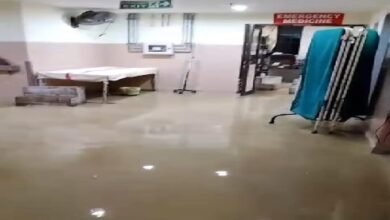 Photo of लगातार बारिश से जीबी अस्पताल में पानी भर गया