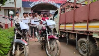 Photo of मालवाहक वाहन व दो बाइक के साथ 4 चोर गिरफ्तार
