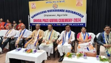 Photo of रामकृष्ण विवेकानन्द विद्यामंदिर का वार्षिक पुरस्कार समारोह, शिक्षक भर्ती में कई बदलाव : मेयर व विधायक दीपक मजूमदार