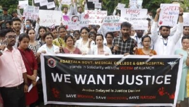 Photo of आरजी कर मामले के खिलाफ अगरतला मेडिकल कॉलेज के डॉक्टरों और छात्रों का प्रदर्शन