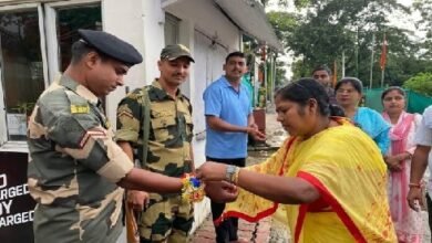 Photo of पूर्व केंद्रीय राज्य मंत्री ने अखौरा सीमा प्रहरियों के साथ मनाया राखी बंधन का त्योहार
