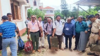 Photo of त्रिस्टार पंचायत चुनाव के लिए मतदान कर्मी अपने-अपने मतदान केंद्रों के लिए रवाना हो गये हैं