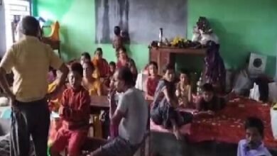 Photo of आरोप है कि बाढ़ प्रभावित न्यू मार्केट और आसपास के इलाकों में राहत सामग्री का वितरण ठीक से नहीं किया जा रहा है