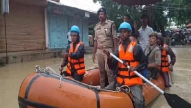 Photo of जिला पुलिस अधीक्षक ने बाढ़ प्रभावित क्षेत्र का दौरा किया