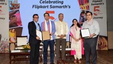Photo of कौशल विकास एवं उद्यमिता मंत्रालय (एमएसडीई) ने पूरे भारत में रोजगार पाने योग्य हजारों युवाओं को नए कौशल सीखने (अप-स्किलिंग) के लिए फ्लिपकार्ट की आपूर्ति श्रृंखला संचालन अकादमी (एससीओए) के साथ एक समझौता ज्ञापन का आदान-प्रदान किया