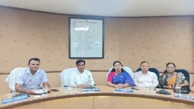 Photo of दो दिनों से हावड़ा नदी का जलस्तर खतरे के निशान से ऊपर था, जिसके कारण अगरतला शहर पानी में डूबा हुआ था, बाढ़ से निपटने के लिए उप-विभागीय प्रशासन, जिला प्रशासन सहित विभिन्न अधिकारी दिन-रात काम कर रहे : मेयर