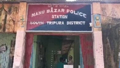 Photo of एक नर पिशाच एक नाबालिग लड़की का गला पकड़ लेता है और उसके निजी अंगों पर गर्म पानी डाल देता है