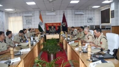 Photo of बीएसएफ के महानिदेशक बांग्लादेश में अस्थिर हालात और सीमा पर सुरक्षा की समीक्षा करने राज्य आये थे