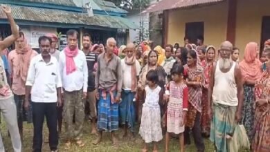 Photo of नवनियुक्त प्रमुख व उपप्रमुख की बात नहीं मानने से नाराज ग्रामीणों ने ग्राम पंचायत में ताला जड़ दिया