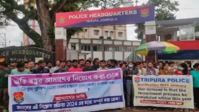 Photo of राज्य पुलिस की भर्ती प्रक्रिया को जल्द पूरा करने की मांग को लेकर बेरोजगार युवाओं ने पुलिस मुख्यालय के सामने प्रदर्शन किया