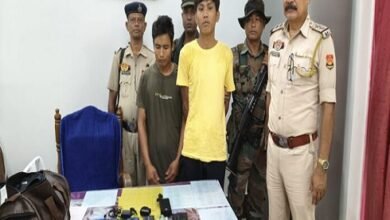 Photo of पुलिस ने दोनों चोरों के पास से चोरी का मोबाइल भी बरामद कर लिया