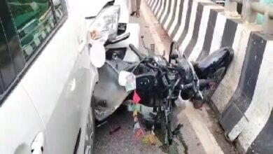 Photo of उदालपुल में दो कारों और बाइक के बीच टक्कर
