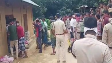 Photo of एक ही परिवार के तीन शव बरामद