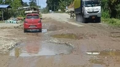 Photo of राज्य के प्रवेश द्वार चुराइबाड़ी गेट से करीब 11 किमी लंबी सड़क मौत का जाल बन गयी है