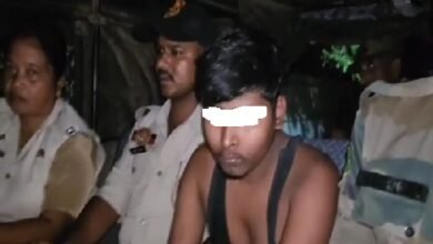 Photo of स्थानीय निवासियों ने नशे में धुत युवक को पुलिस के हवाले कर दिया
