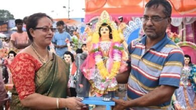 Photo of कल देवशीली विश्वकर्मा पूजा को लेकर बाजार में काफी भीड़ है