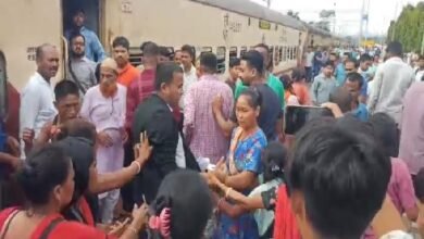 Photo of अगरतला जा रही ट्रेन के टीटी के साथ मनु रेलवे स्टेशन पर केला व्यापारियों ने मारपीट की