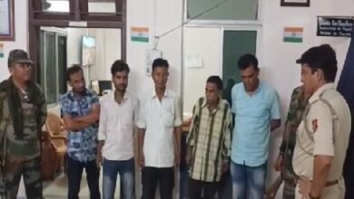 Photo of सार्वजनिक स्थान पर नशीली दवाओं का सेवन करने के आरोप में सरकारी कर्मचारियों सहित पांच युवाओं को गिरफ्तार किया गया