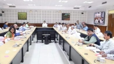 Photo of मुख्यमंत्री ने बाढ़ से हुई क्षति की ताजा स्थिति जानने के लिए जिला शासक समेत विभिन्न विभागों के अधिकारियों के साथ बैठक की