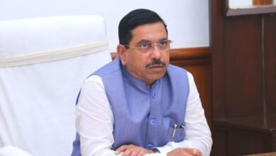 Photo of भारत एक स्थायी ऊर्जा भविष्य के लिए अपनी प्रतिबद्धता में वैश्विक आवाज़ के रूप में अडिग है: श्री प्रल्हाद जोशी