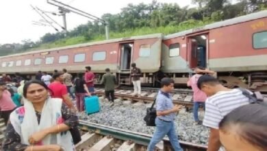 Photo of लोकमान्य तिलक एक्सप्रेस लैमडिंग डिविजन के डिलोंग स्टेशन पर पटरी से उतर गई
