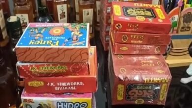 Photo of पुलिस ने अवैध रूप से स्टॉक की गई शराब और शराब को जब्त कर लिया