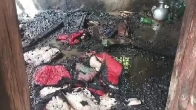 Photo of बिजली के शॉर्ट सर्किट से लगी आग से एक परिवार का घर जलकर राख हो गया